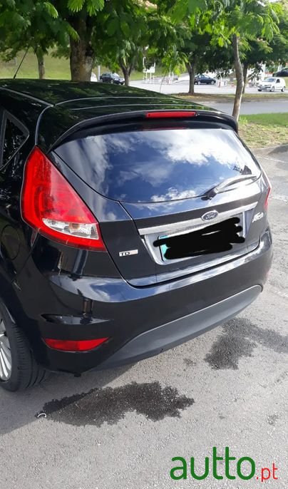 2010' Ford Fiesta photo #2