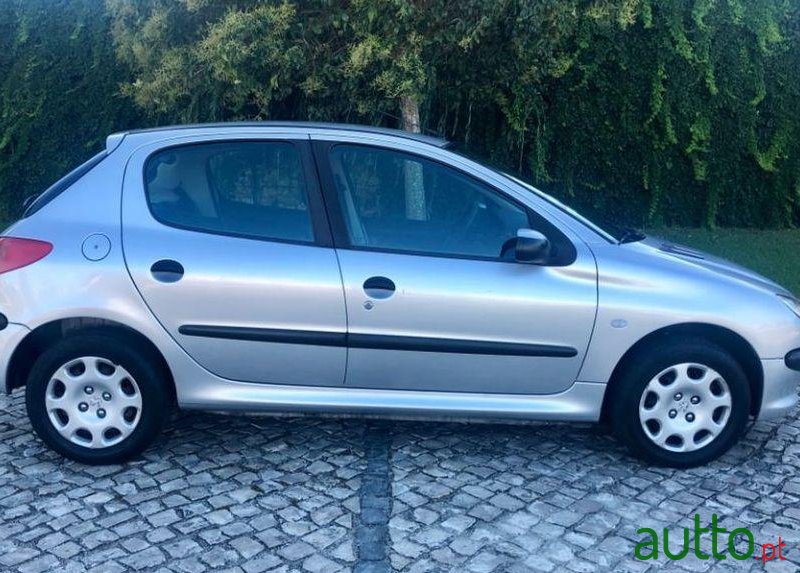 2005' Peugeot 206 1.1 60Cv photo #2