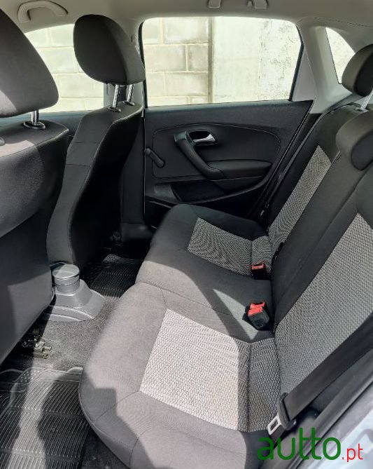 2010' Volkswagen Polo photo #3