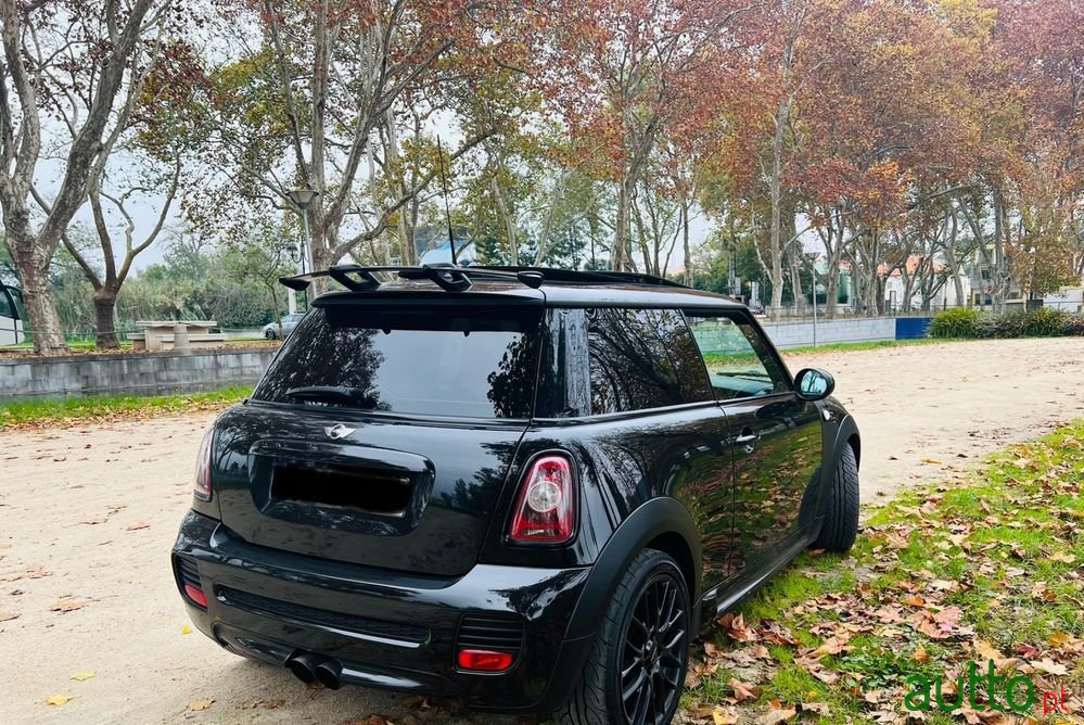 2009' MINI 3 Portas John Cooper Works photo #2