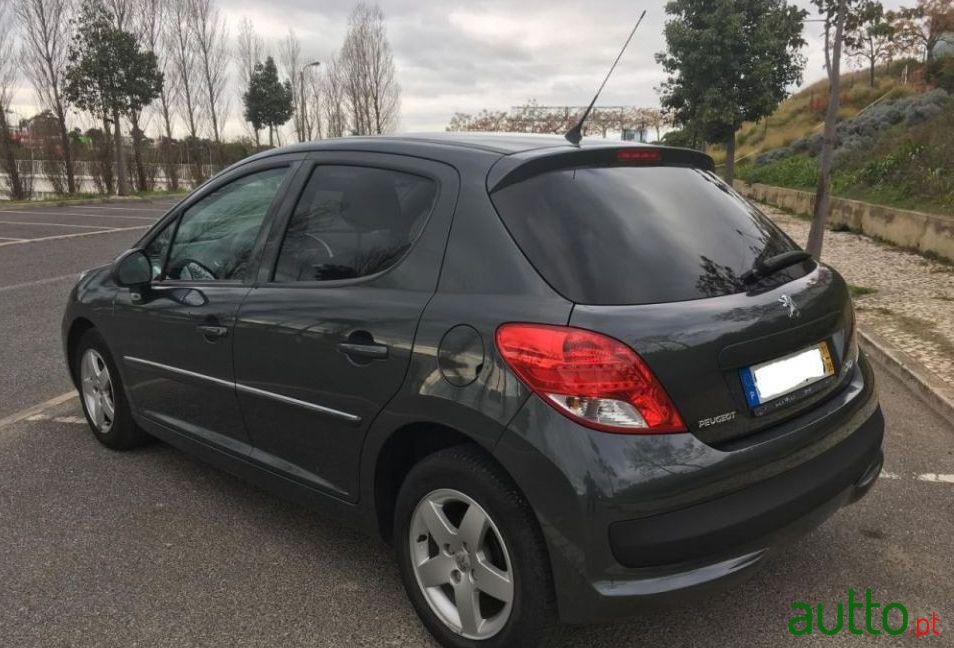 2011' Peugeot 207 photo #2