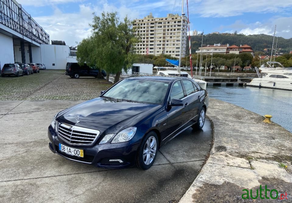 2009' Mercedes-Benz E-250 photo #4