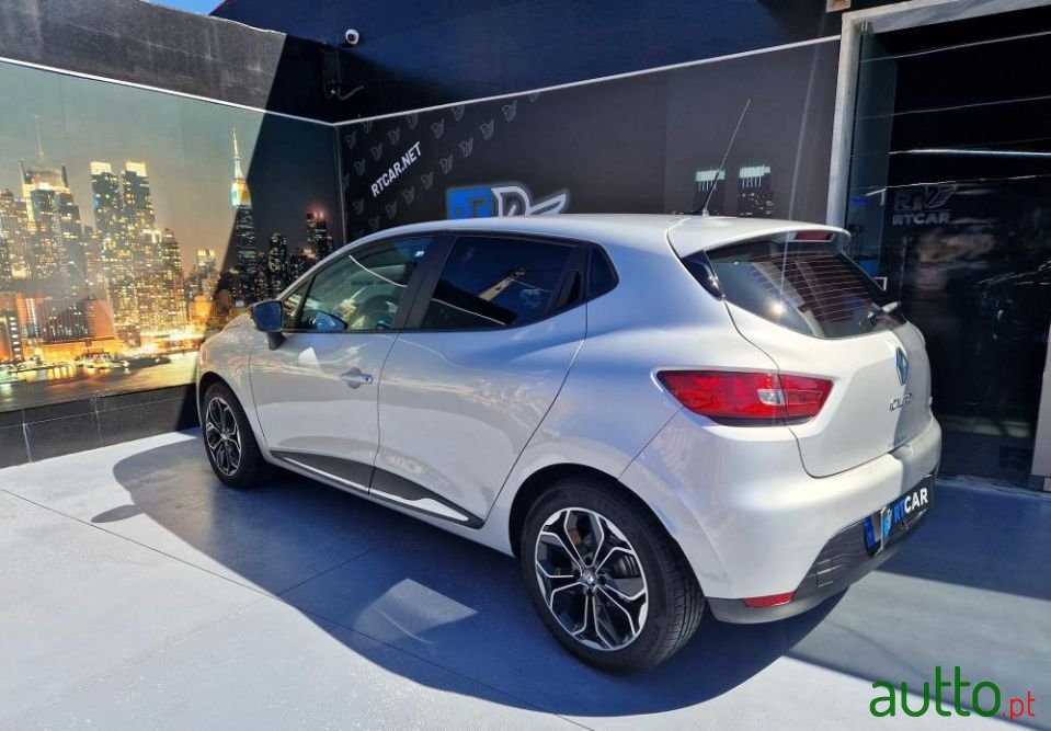 2014' Renault Clio photo #6