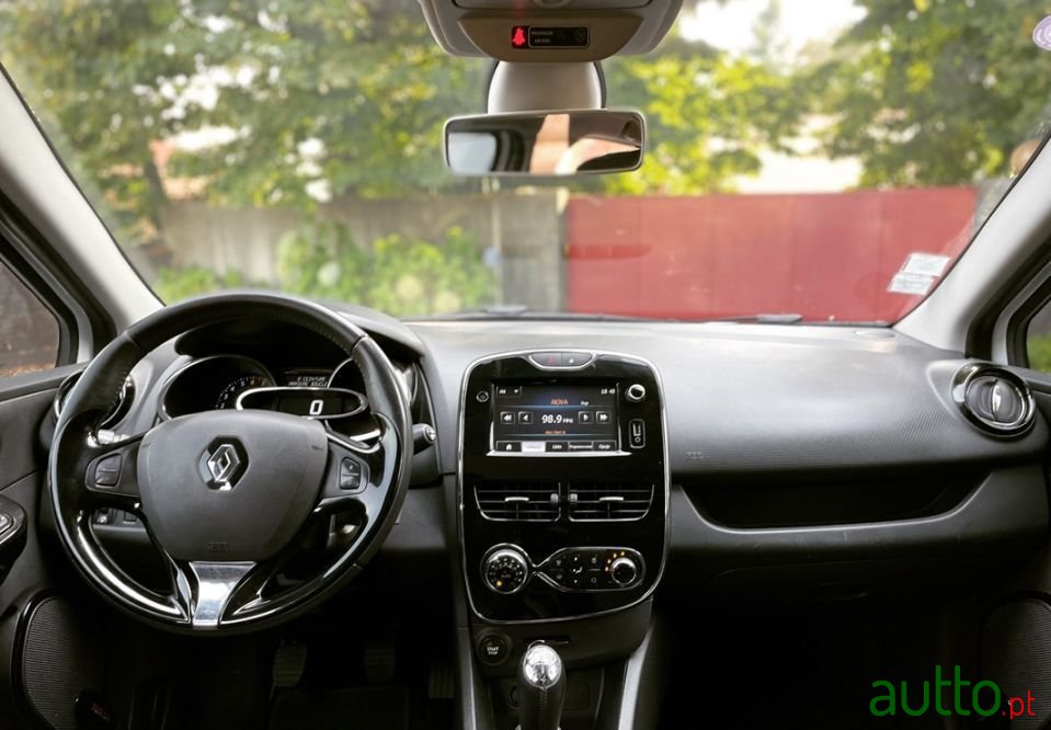 2013' Renault Clio photo #6