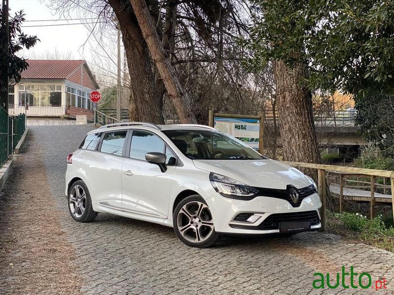 2018' Renault Clio Sport Tourer photo #1