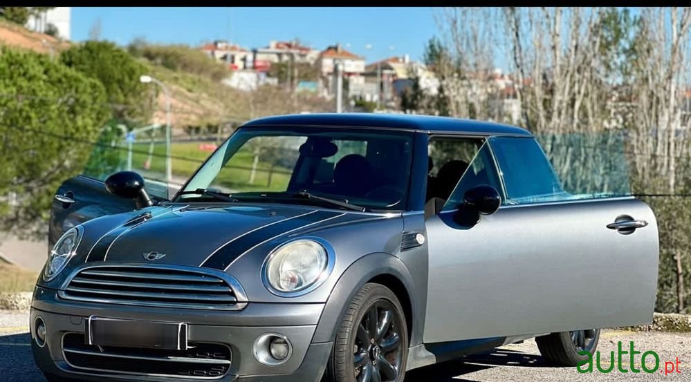 2010' MINI Cooper D photo #1