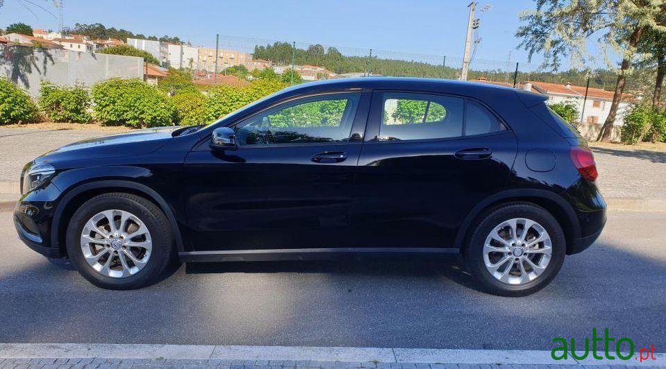 2015' Mercedes-Benz Gla-180 photo #2