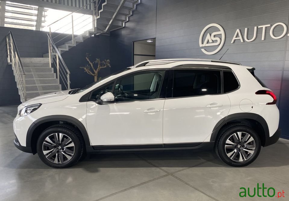 2019' Peugeot 2008 photo #2