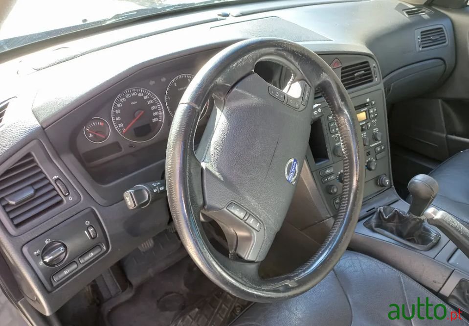 2003' Volvo V70 photo #6