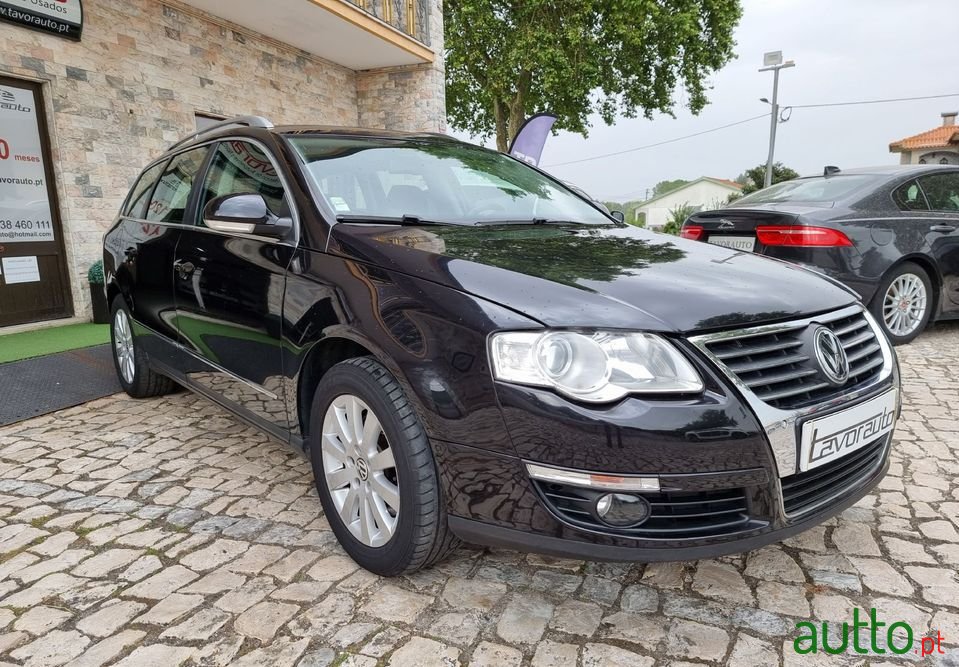 2008' Volkswagen Passat Variant photo #2