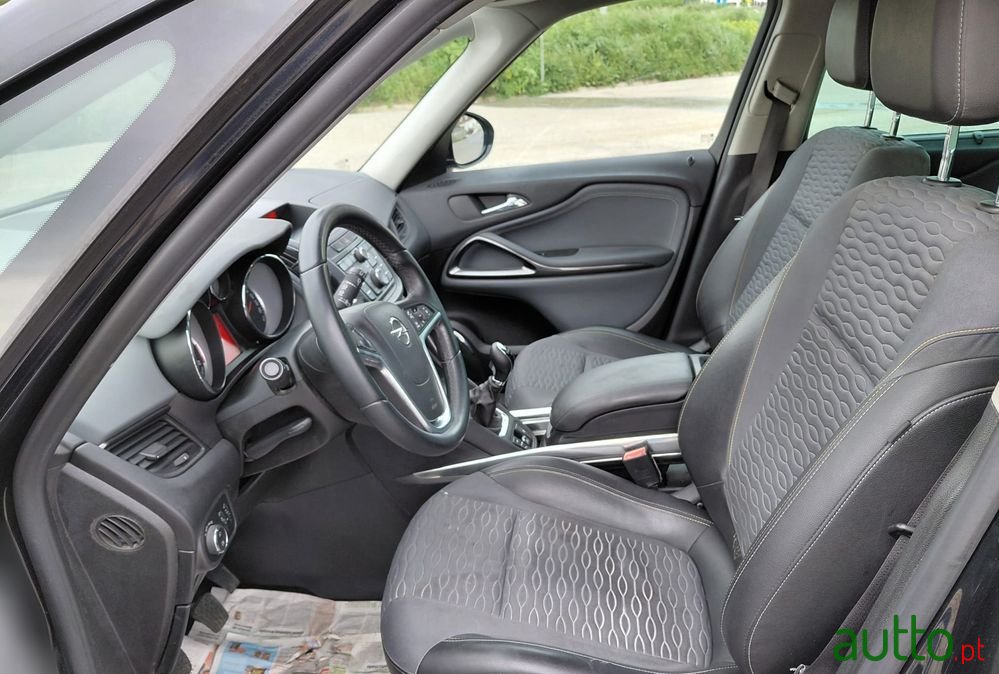 2014' Opel Zafira 1.6 Cdti Executive photo #4