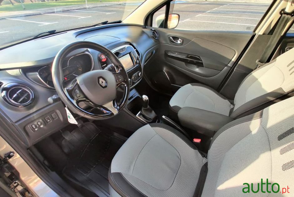 2015' Renault Captur photo #1