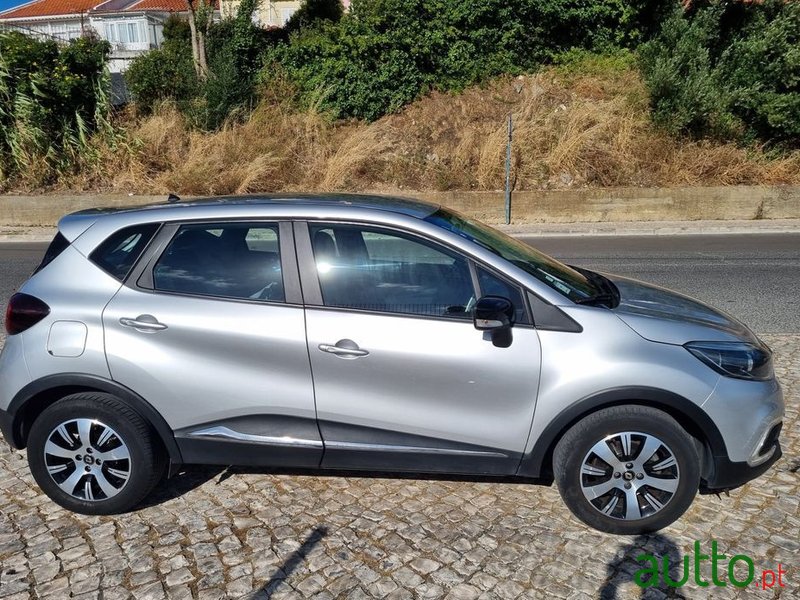2019' Renault Captur 1.5 Dci Exclusive Edc photo #2