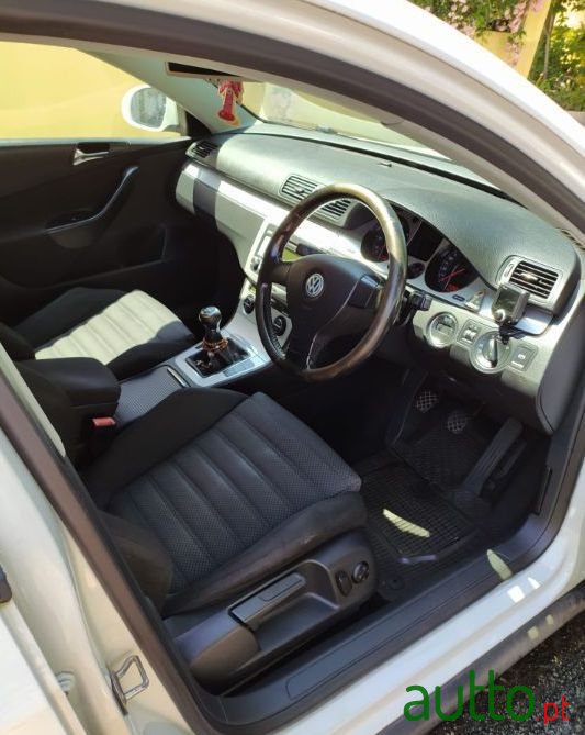 2008' Volkswagen Passat Variant photo #5