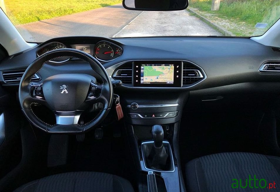 2016' Peugeot 308 photo #2