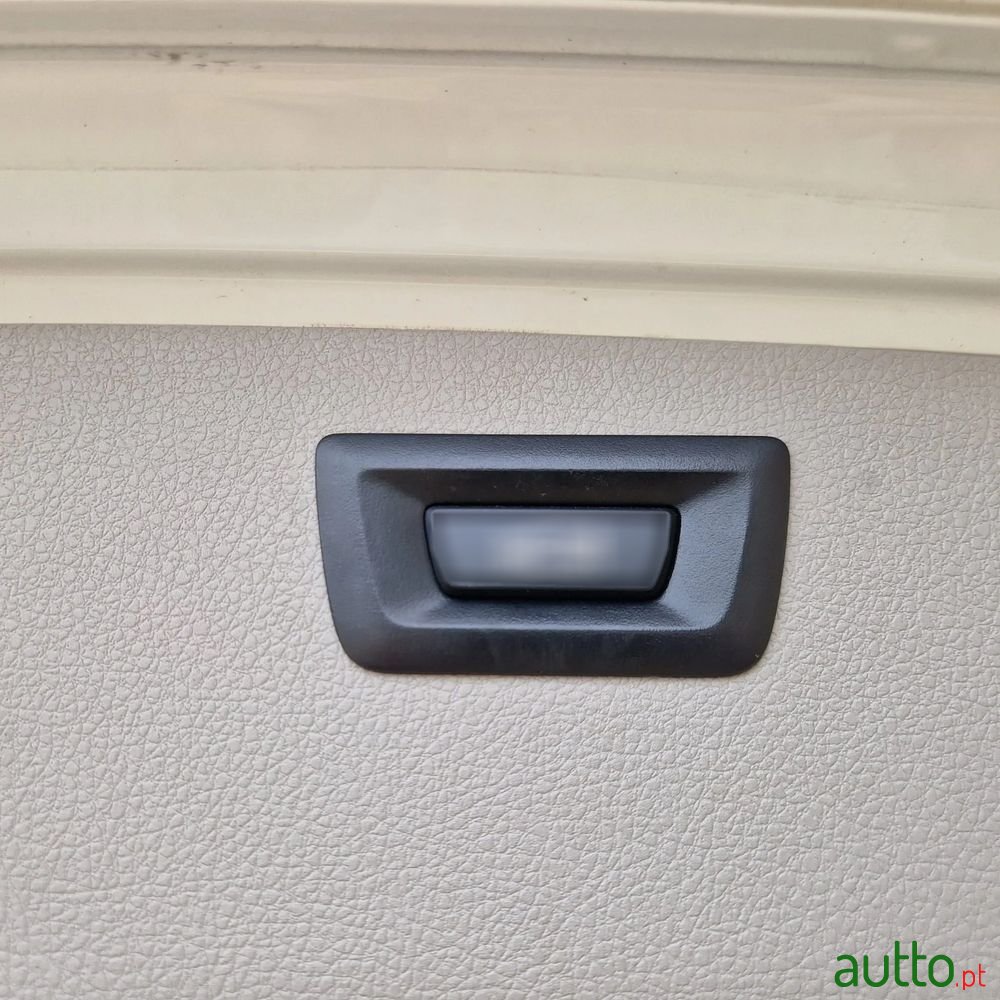 2013' BMW Série 3 D Touring photo #6