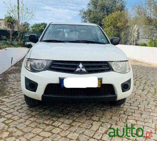 2013' Mitsubishi L200 2.5 Di photo #1