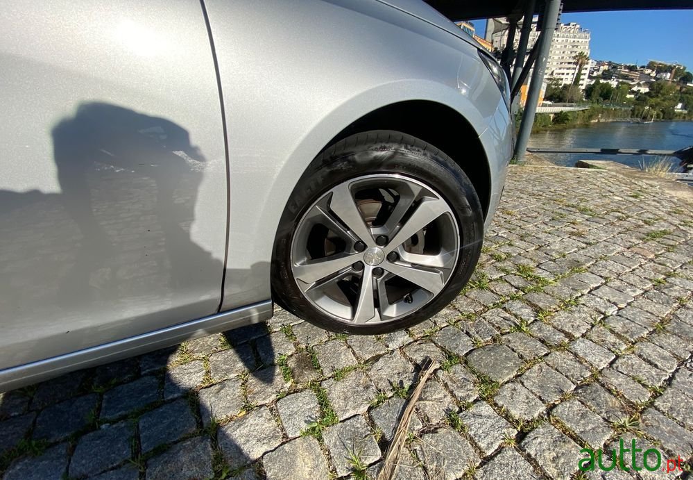 2015' Peugeot 308 Sw photo #4