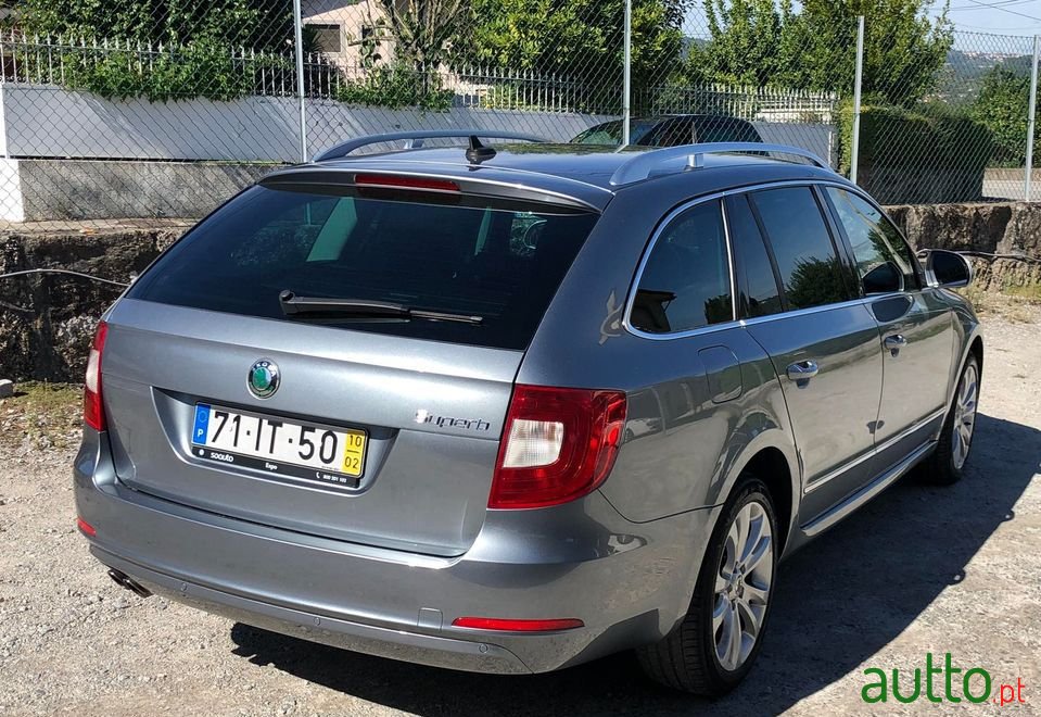 2010' Skoda Superb Break photo #4