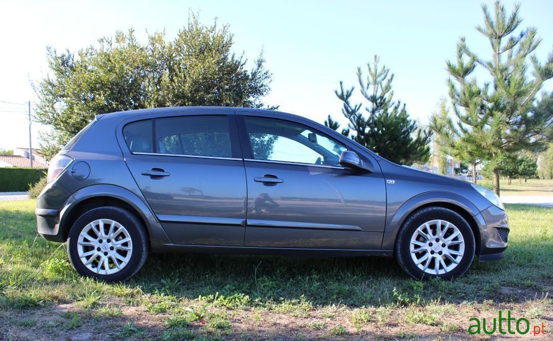 2009' Opel Astra photo #6