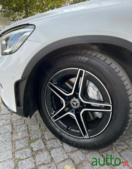 2019' Mercedes-Benz GLC 300 photo #4