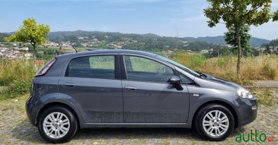 2013' Fiat Punto photo #1