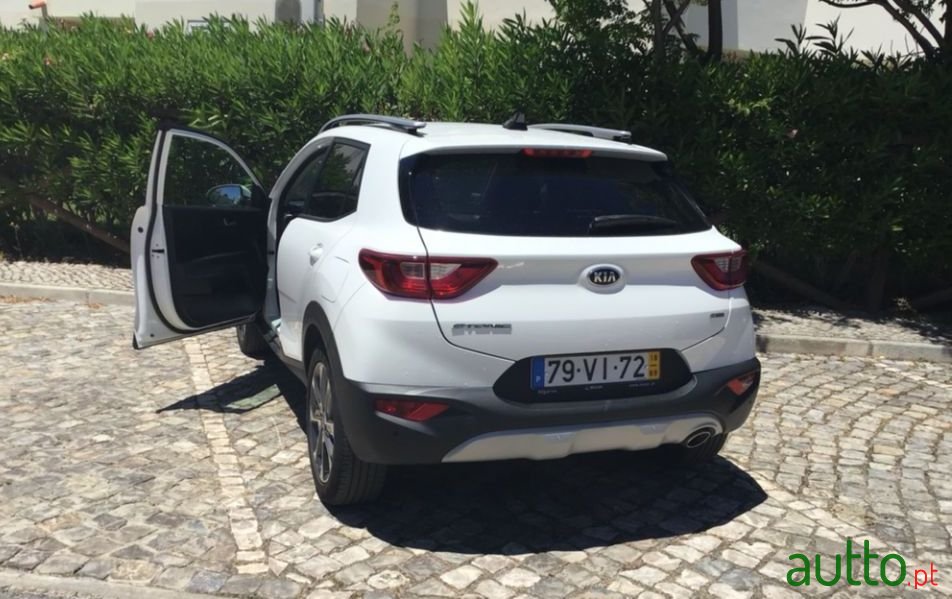 2018' Kia Stonic 1.0 Tdgi photo #2