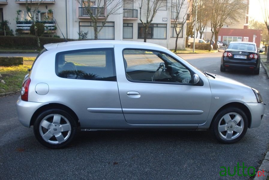 2007' Renault Clio photo #3