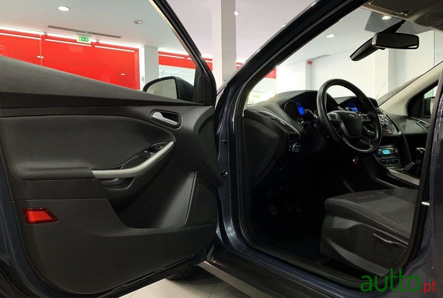 2013' Ford Focus photo #6