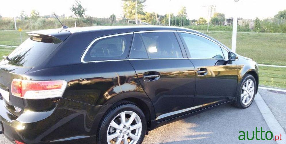 2009' Toyota Avensis photo #2