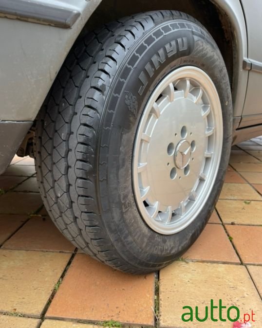 1984' Mercedes-Benz 190 photo #4