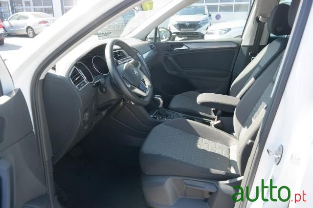 2023' Volkswagen Tiguan photo #5