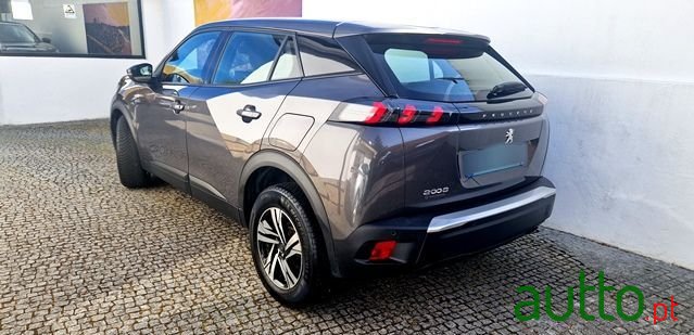 2023' Peugeot 2008 photo #2