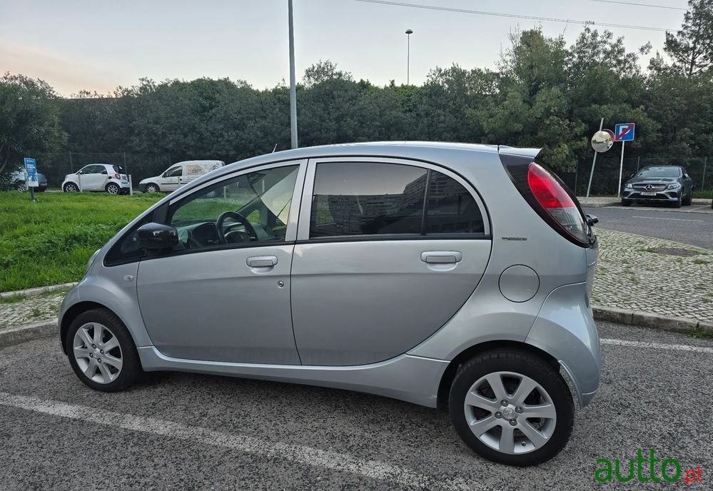 2015' Peugeot iOn Standard photo #3