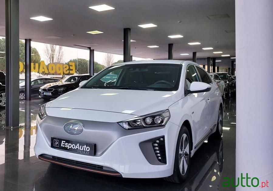 2018' Hyundai Ioniq photo #2