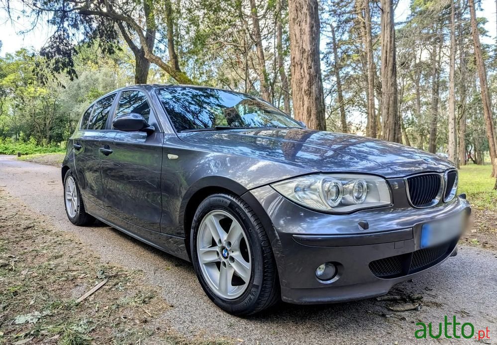 2004' BMW 120 D photo #5