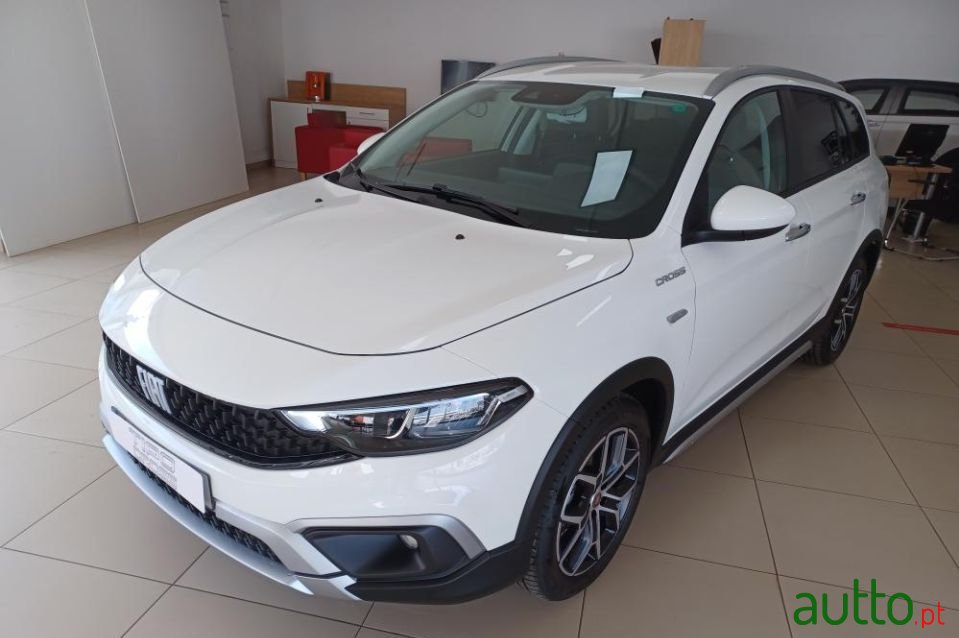 2022' Fiat Tipo Station Wagon Cross photo #3