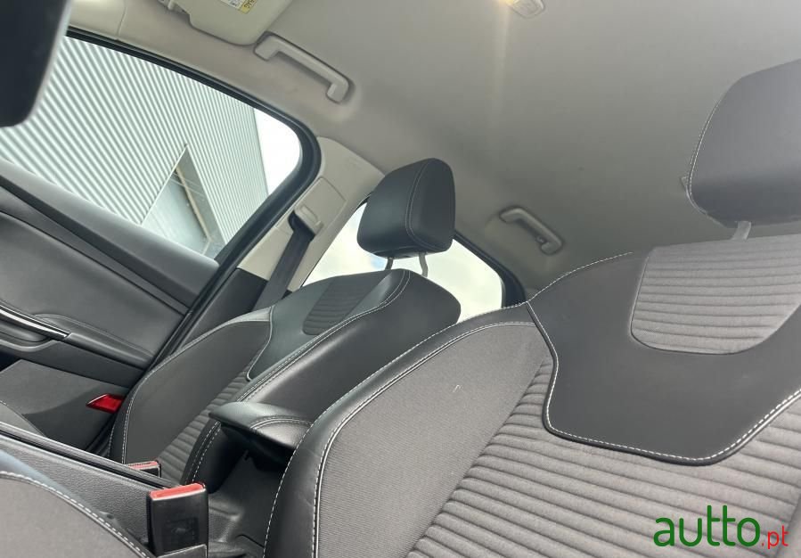 2015' Ford Focus Sw photo #6