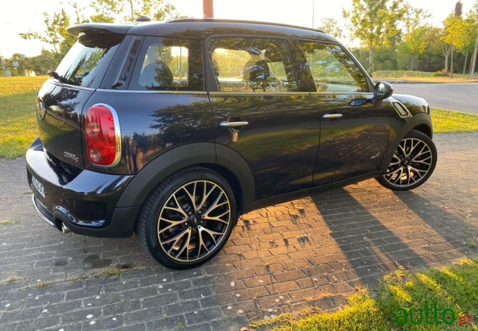 2010' MINI Countryman Cooper-S photo #3