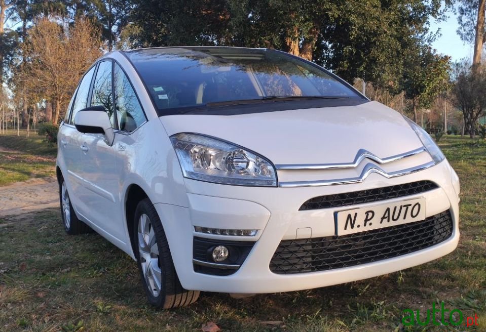 2013' Citroen C4 Picasso photo #2