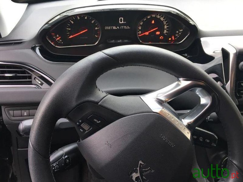2014' Peugeot 208 photo #2