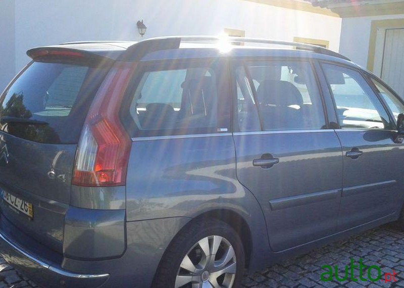 2007' Citroen C4 Grand Picasso photo #3