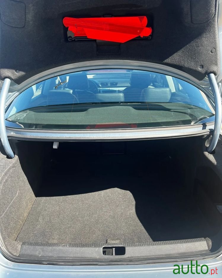 2010' Volkswagen Passat photo #5