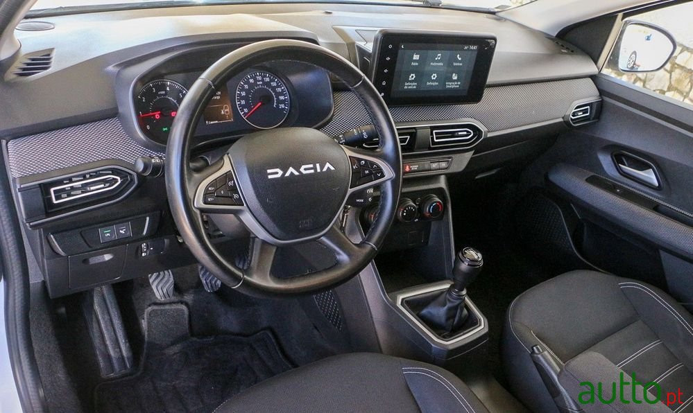 2023' Dacia Jogger photo #4