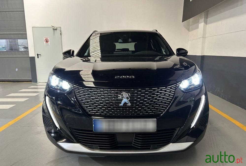 2023' Peugeot 2008 photo #3