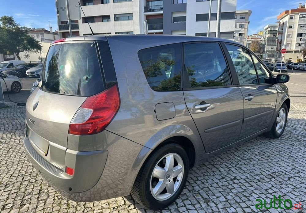 2009' Renault Grand Scenic photo #2