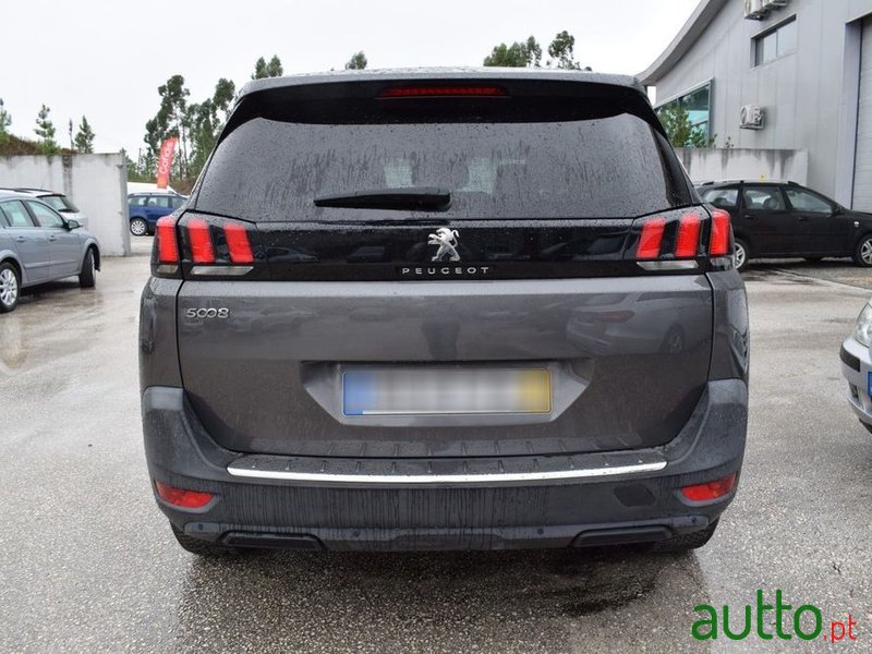 2020' Peugeot 5008 photo #5