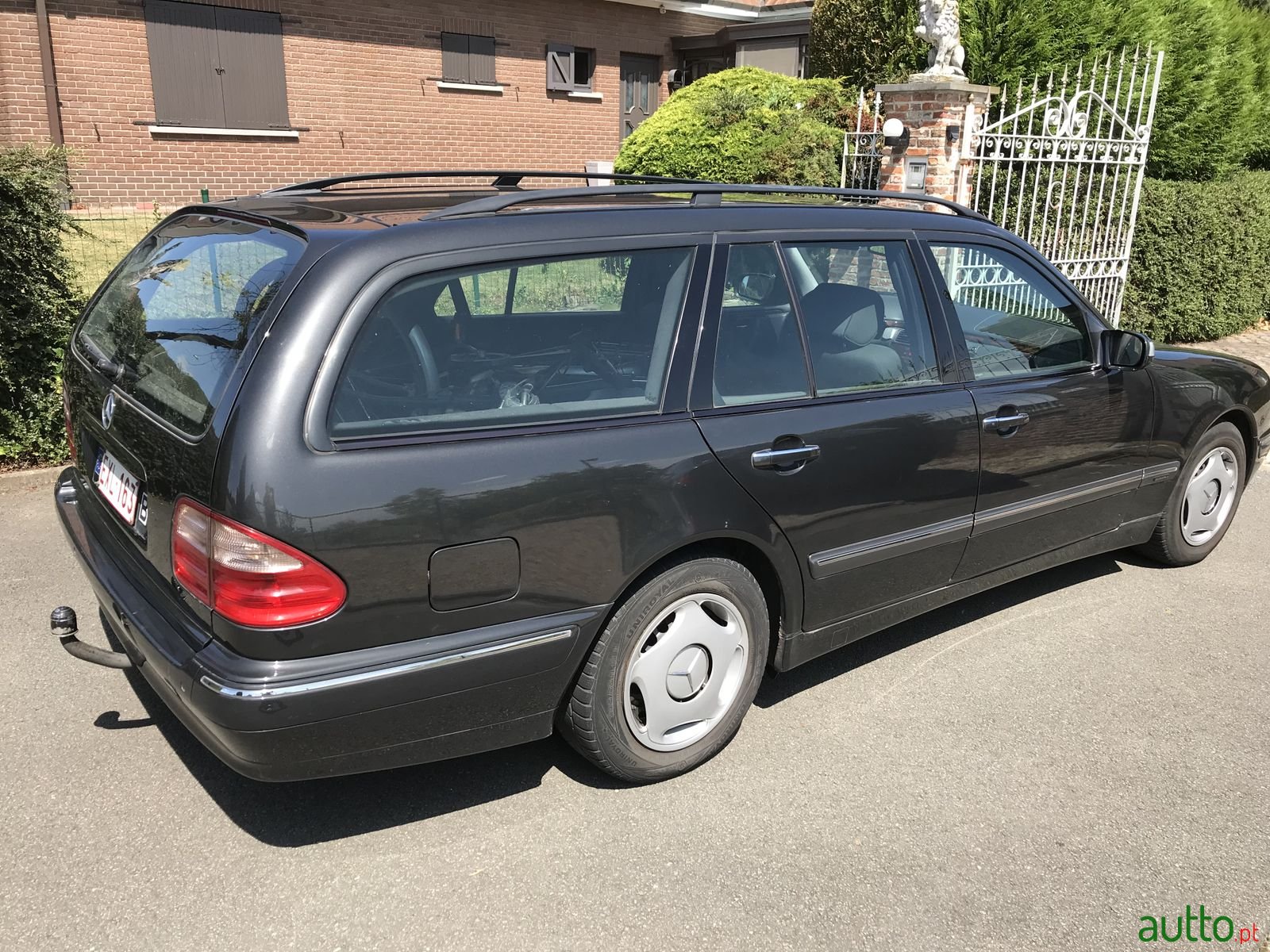 2001' Mercedes-Benz E-Class 220 CDI Break photo #2