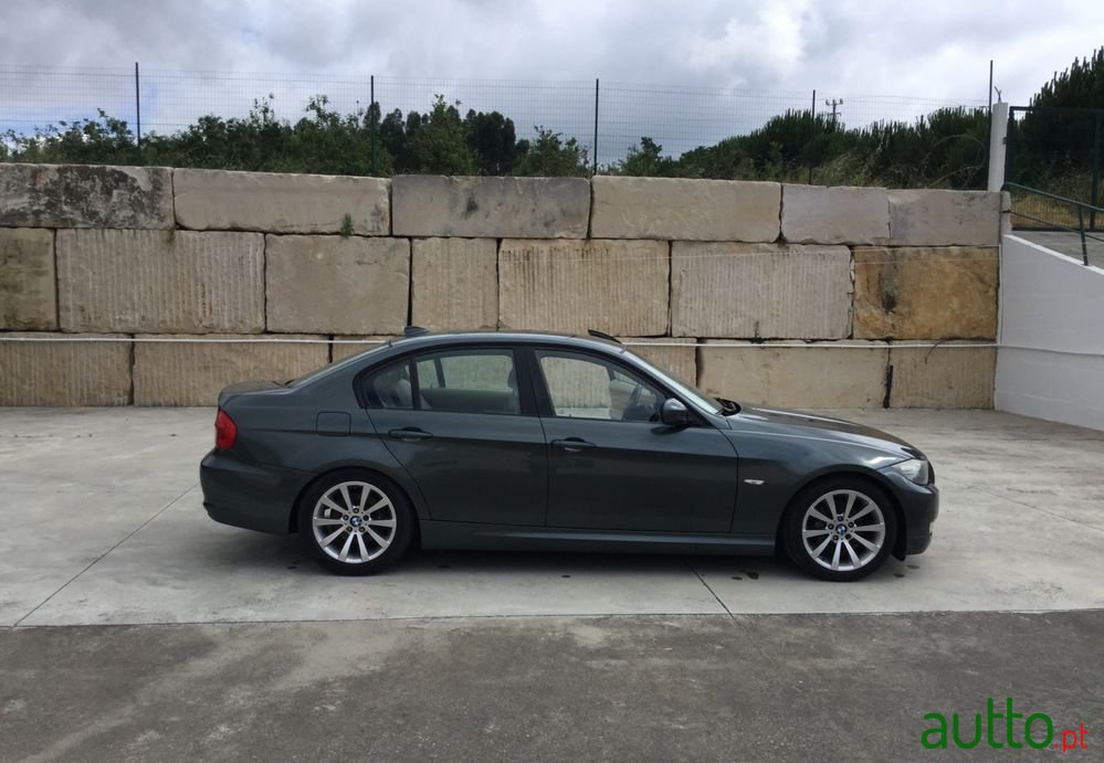 2008' BMW 318 D Navigation Sport photo #1