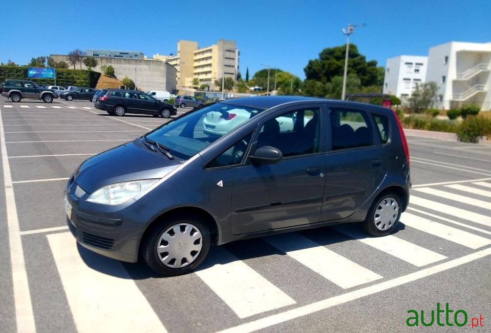 2004' Mitsubishi Colt photo #1